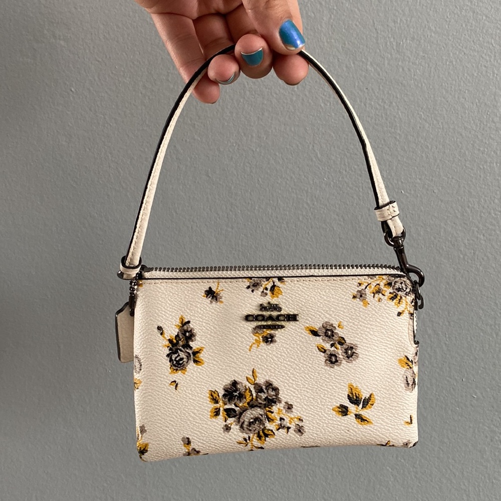 Coach | White Leather Prairie Wristlet